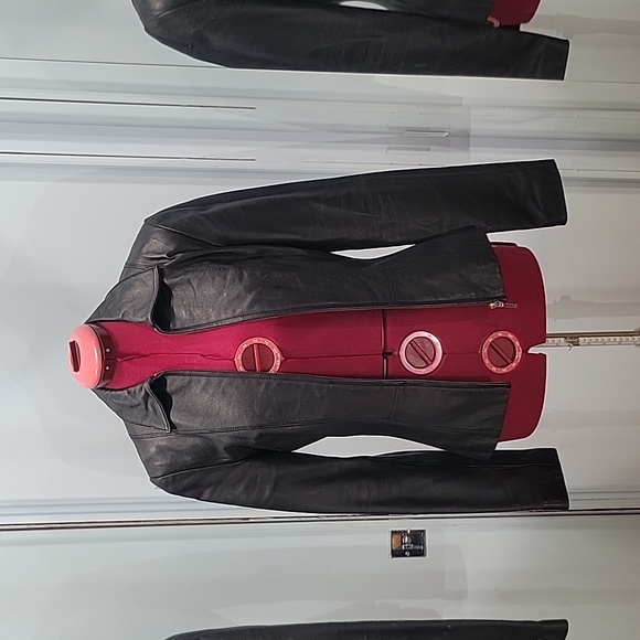 Danier Black Fitted Jacket - Picture 6 of 10